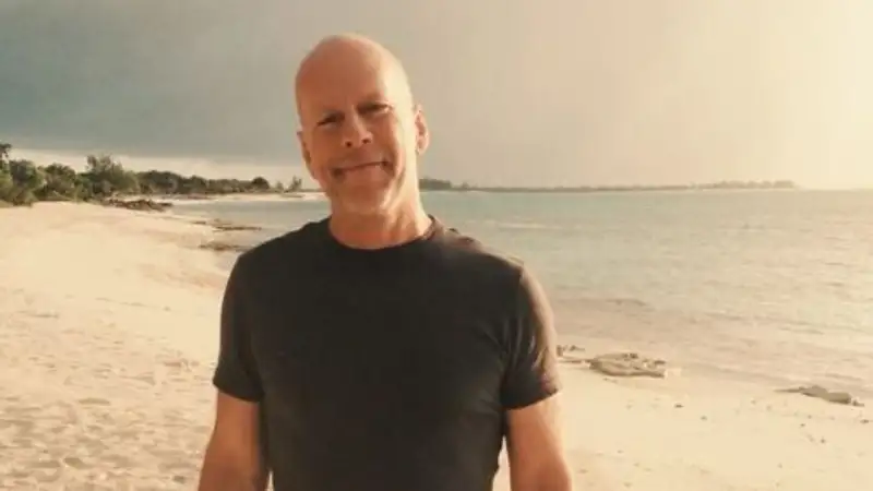 У "Крепкого орешка"  Брюса Уиллиса обнаружили неизлечимую болезнь, которая прогрессирует