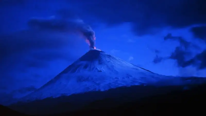 На Камчатке началось извержение вулкана Ключевская сопка