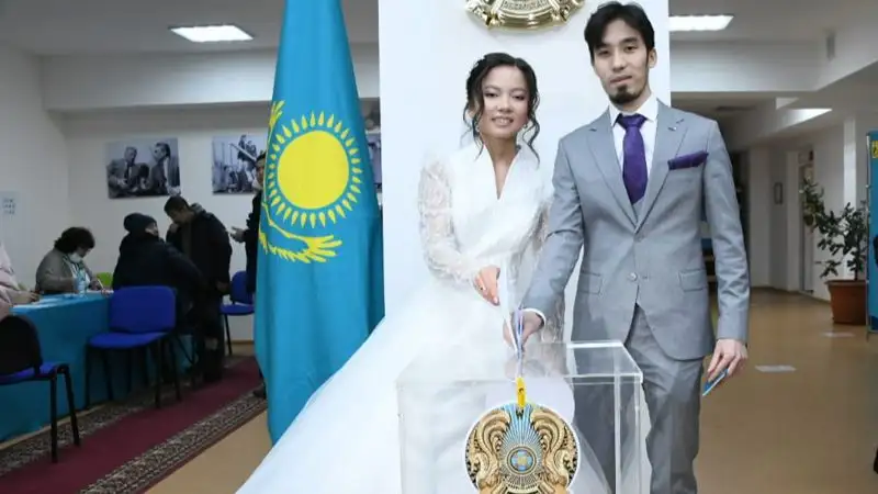 Молодожены проголосовали в Астане