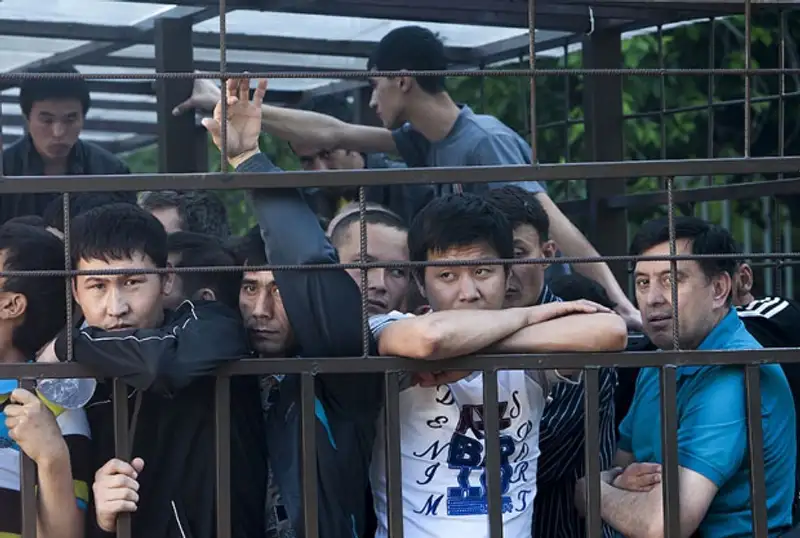 Путь гастарбайтера: от вокзала до вокзала Путь гастарбайтера: от вокзала до вокзала, фото - Новости Zakon.kz от 25.10.2013 17:25