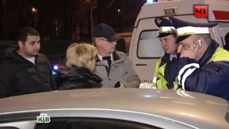 В России грабитель с топором сбежал от кемеровских продавщиц с табуретом 