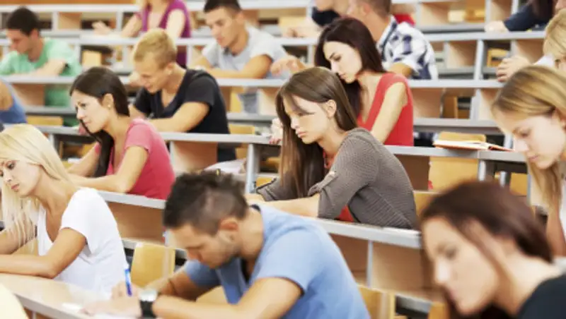 Как будут учиться студенты колледжей и вузов, рассказал глава МОН