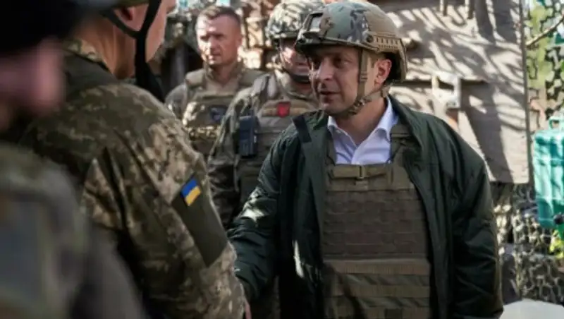 Я же не лох какой-то: Зеленский поскандалил с националистами в Донбассе