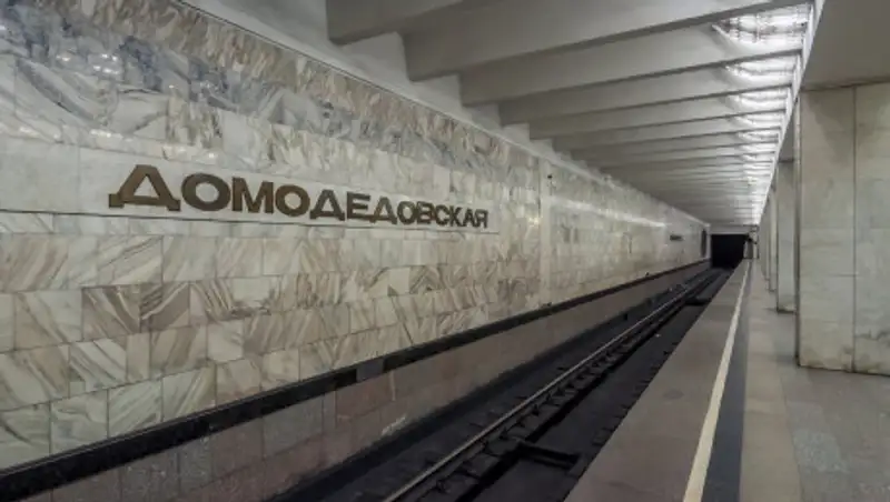 Пассажир упал на рельсы метро и погиб