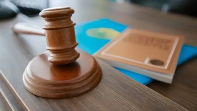 Начался суд над зарезавшей свою четырехмесячную дочь матерью в Атырау