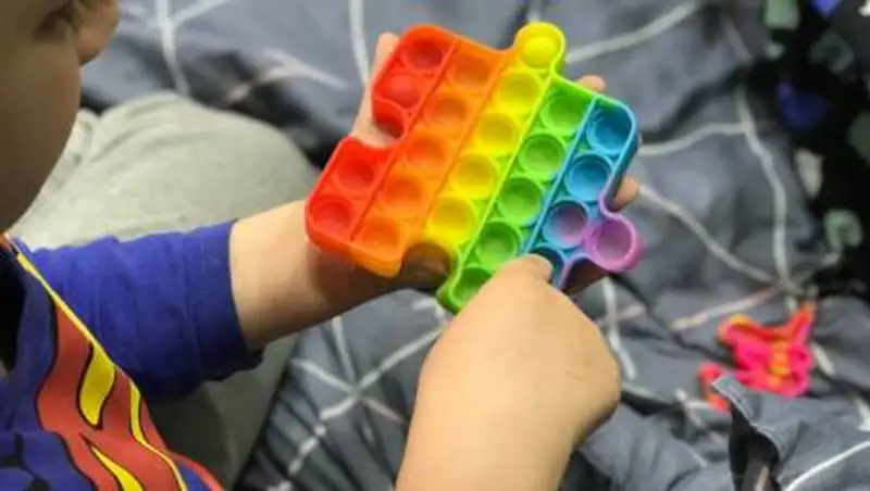 Поп-ит и симпл-димпл вызывают опасение у казахстанских родителей