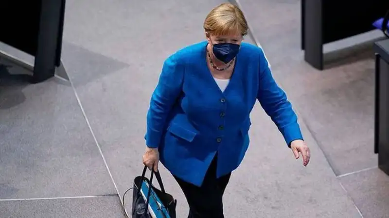 В Германии Меркель обвинили в создании теневого ведомства канцлеров