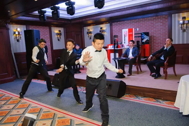 Компьютерный гигант Lenovo выходит на рынок смартфонов Казахстана, фото - Новости Zakon.kz от 11.11.2013 16:06