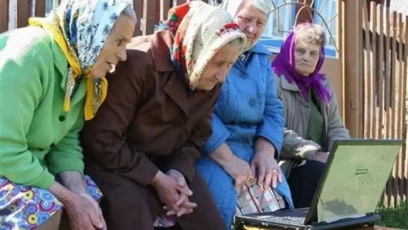 Аким Астаны оставит бабушек без лавочек