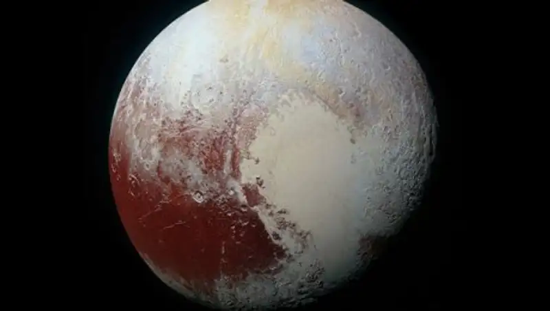 Команда New Horizons предлагает вернуть Плутону статус планеты