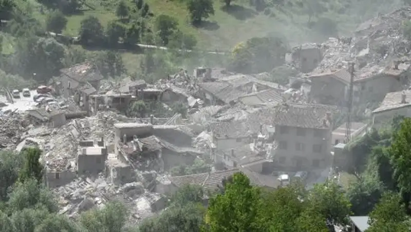 Число жертв землетрясения в Италии достигло 63 человек