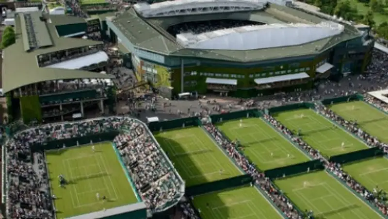 Зрители центрального корта Уимблдона были эвакуированы из-за пожара