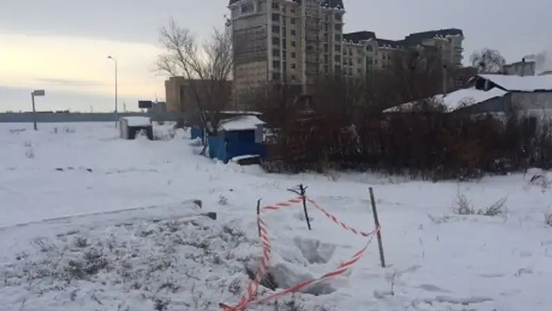 В Астане мальчик провалился в колодец рядом со школой
