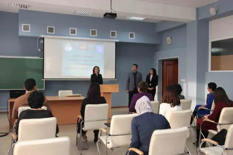 В КАЗГЮУ в честь 25-летия Независимости открыта именная аудитория Республиканской нотариальной палаты В КАЗГЮУ в честь 25-летия Независимости открыта именная аудитория Республиканской нотариальной палаты, фото - Новости Zakon.kz от 09.12.2016 21:16