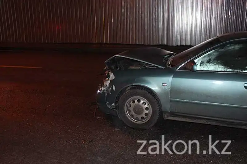 Тойота очутилась на разделительной аллее после неудачно совершенного маневра Тойота очутилась на разделительной аллее после неудачно совершенного маневра, фото - Новости Zakon.kz от 13.12.2013 16:23