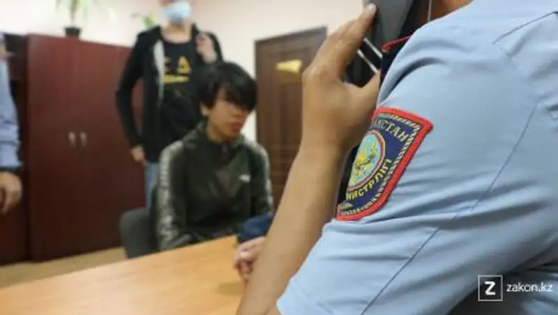 "Не звоните родителям, они меня убьют!": почему несовершеннолетние оказываются на ночных улицах