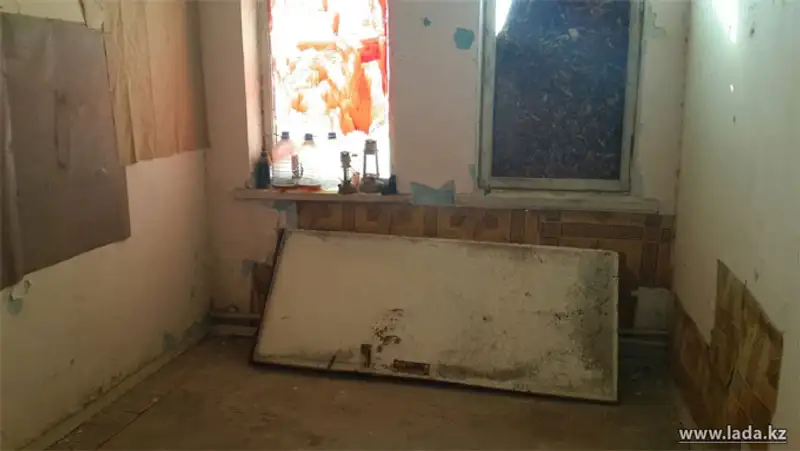 В заброшенном здании на промзоне Актау живет семья переселенцев с детьми В заброшенном здании на промзоне Актау живет семья переселенцев с детьми, фото - Новости Zakon.kz от 14.11.2013 23:51