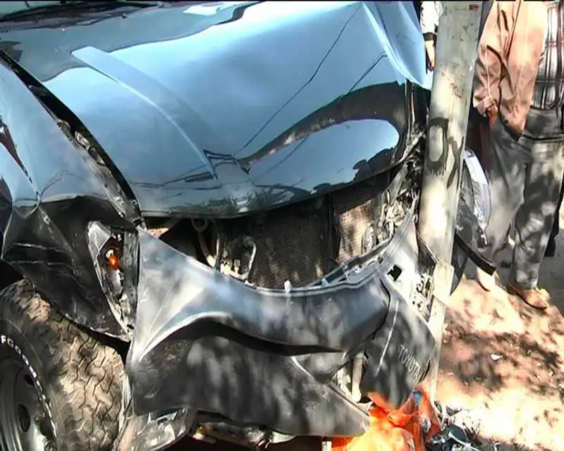 В Каскелене пешеходу в ДТП отрубило обе ноги (фото), фото - Новости Zakon.kz от 17.10.2013 20:49