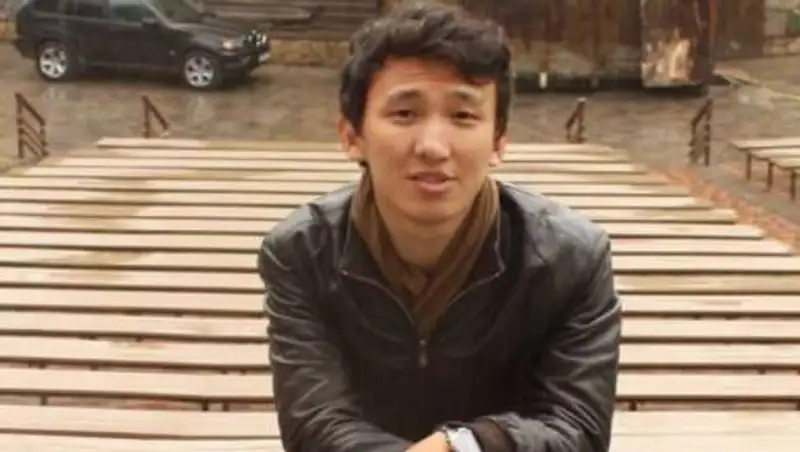 Глава МОН навестил семью учителя, погибшего на Чарыне во время селя