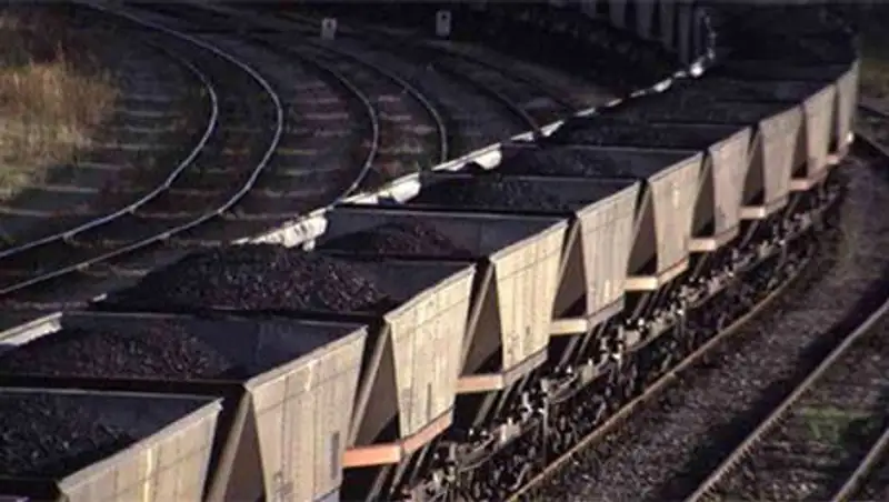 В Карагандинской области массово грабят вагоны с углем