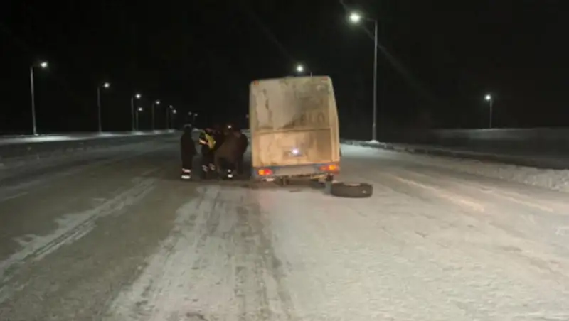 У автобуса отлетело колесо на трассе в Акмолинской области