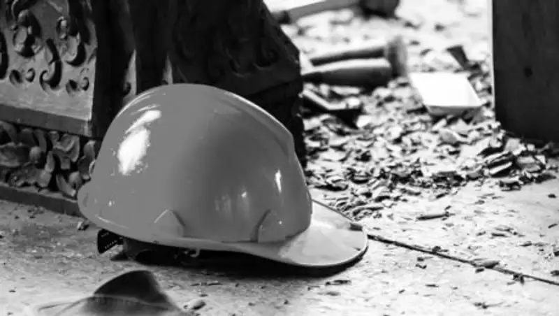 На стройке в Мангистау грузовик насмерть сбил рабочего