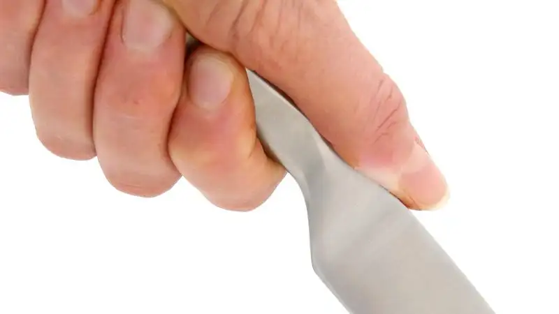 Мужчина с ножом напугал жителей Алматы