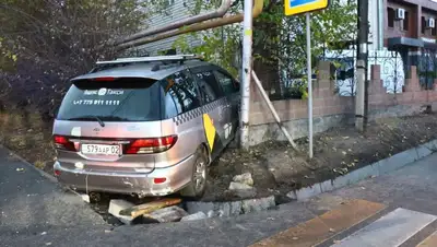 ДТП на Каримова и Есенжанова , фото - Новости Zakon.kz от 19.10.2022 18:41