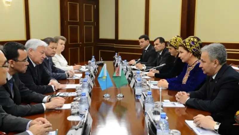 Мажилисменов пригласили принять участие в праздновании 20-летия нейтралитета Туркменистана