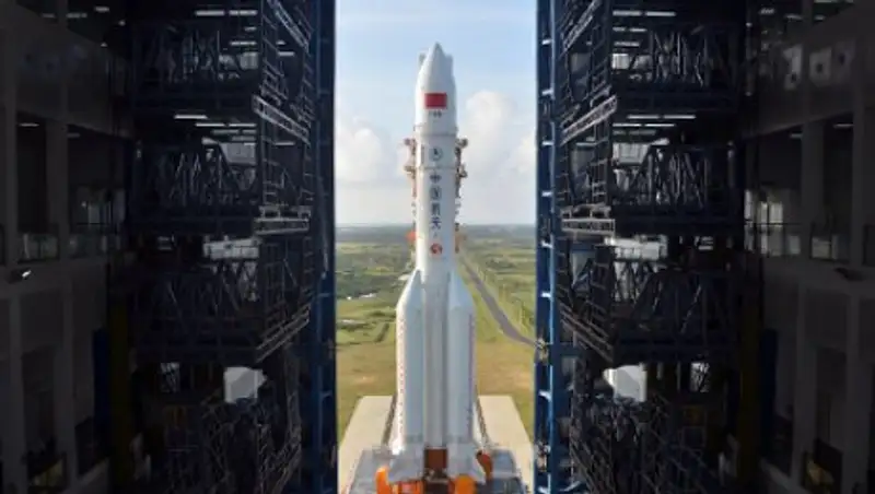 Китай запустил крупнейшую ракету-носитель