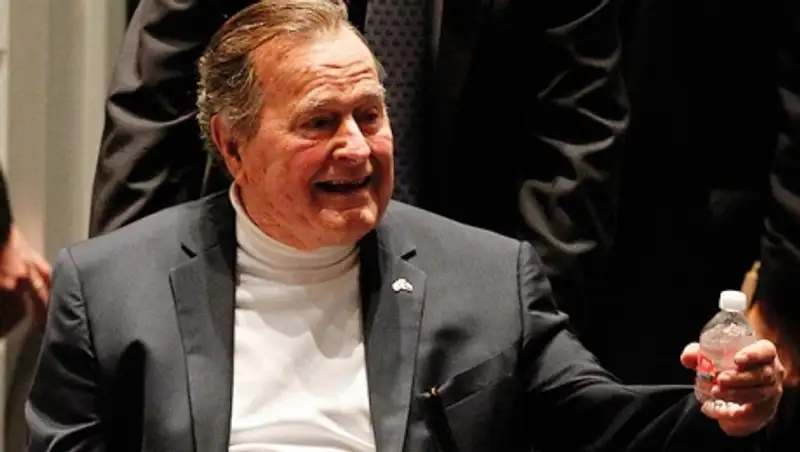 Бывший президент США Джордж Буш-старший госпитализирован из-за проблем с дыханием