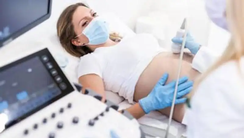 В Сингапуре родился ребенок с антителами к коронавирусу