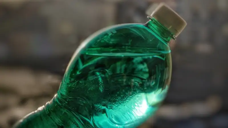 Заключенный пытался пронести алкоголь под видом газировки в колонию Костанайской области