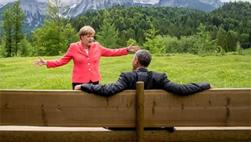 Юзеры превратили снимок Меркель и Обамы на G7 в серию фотожаб