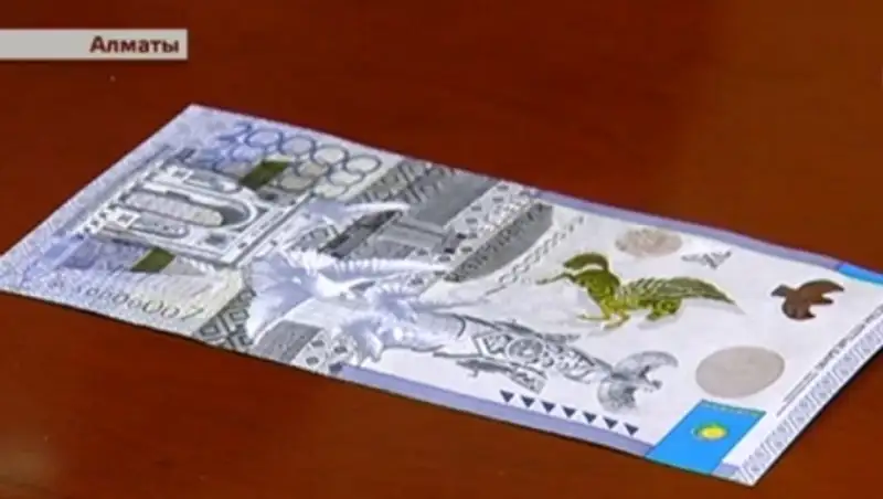 Казахстанцы будут пользоваться пластиковыми деньгами