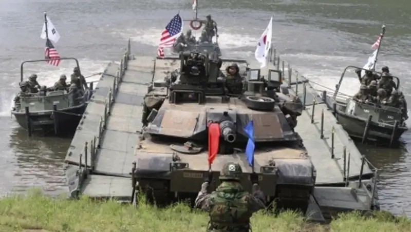 КНДР пригрозила начать "священную войну" в ответ на провокации США и Южной Кореи