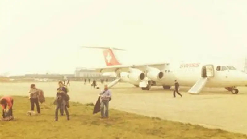 В Лондоне у самолета во время взлета взорвался двигатель