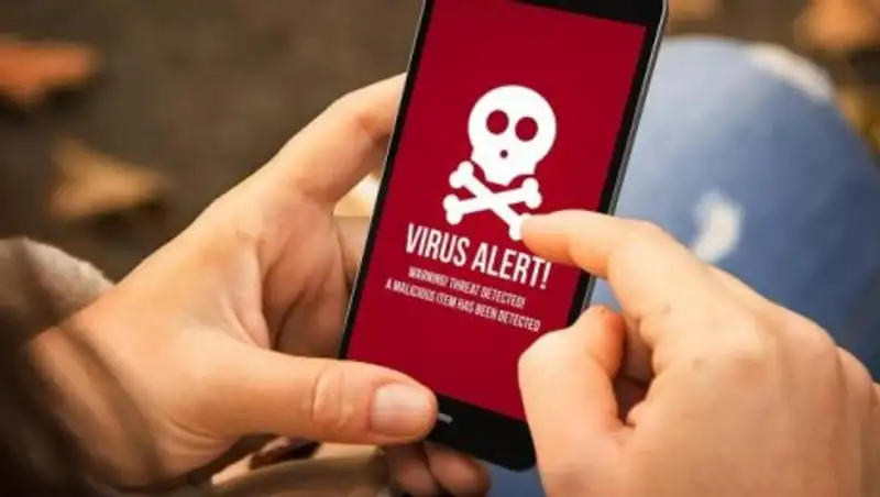 В Нацбанке рассказали, как предупредить вирусные атаки на мобильный банкинг