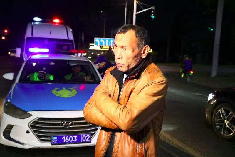 В Алматы мужчина заправил угнанный автомобиль и покатал на нем друга, фото - Новости Zakon.kz от 14.05.2023 03:50