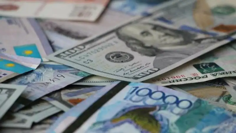 Биржевой курс доллара вырос до 335 тенге