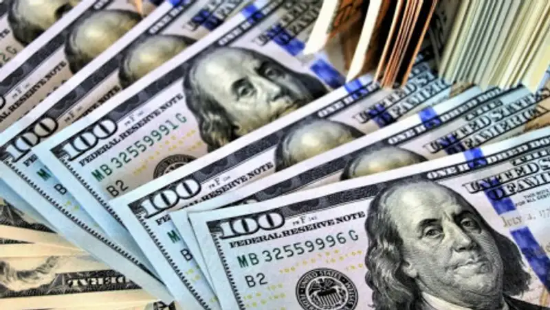 Курс доллара продолжил рост на торгах