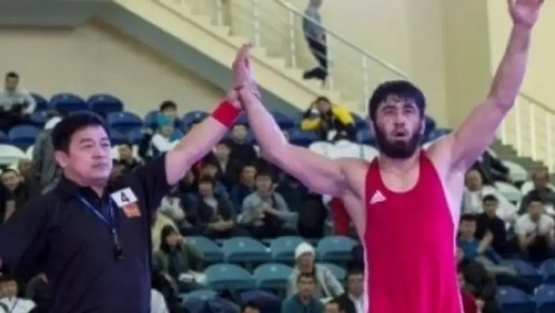 Борец Усербаев стартовал с досрочной победы на Олимпиаде-2016