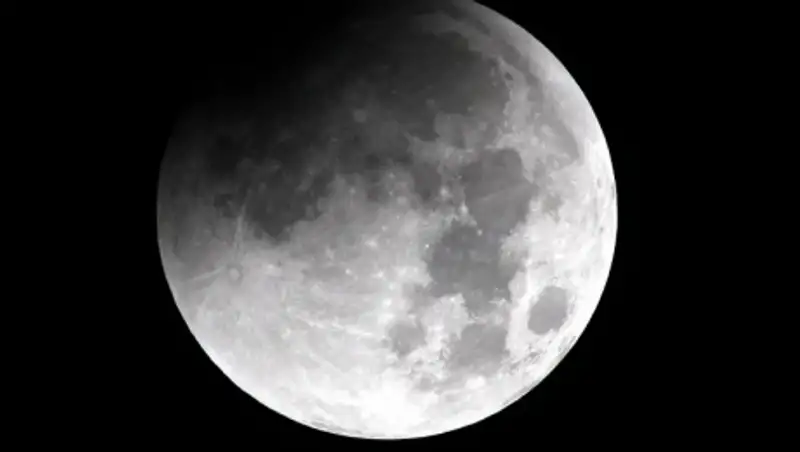 НАСА: жители Земли увидят 27 сентября полное затмение "суперлуны"