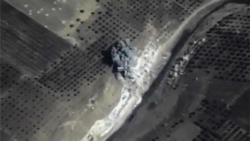 Авиация России уничтожила в Сирии командный пункт "Джебхат ан-Нусры"