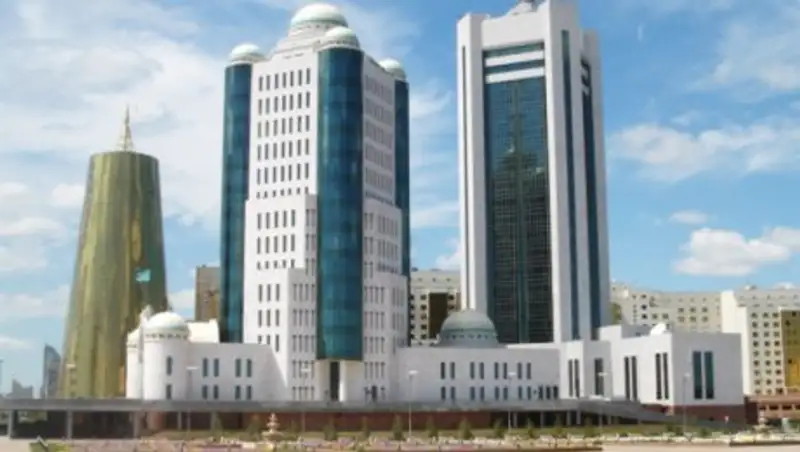 Парламент приступает к работе после летних каникул  