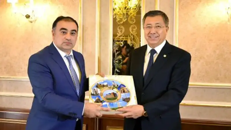 Аким ЮКО встретился с послом Азербайджана