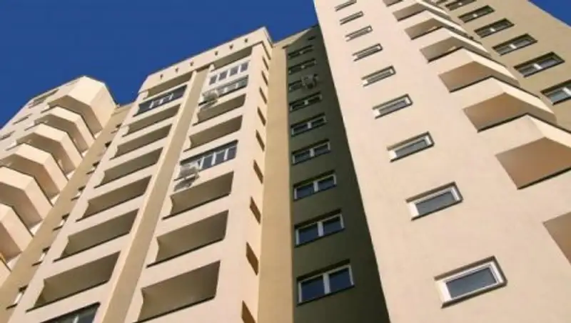 Девушка упала с девятого этажа и разбилась в Актау