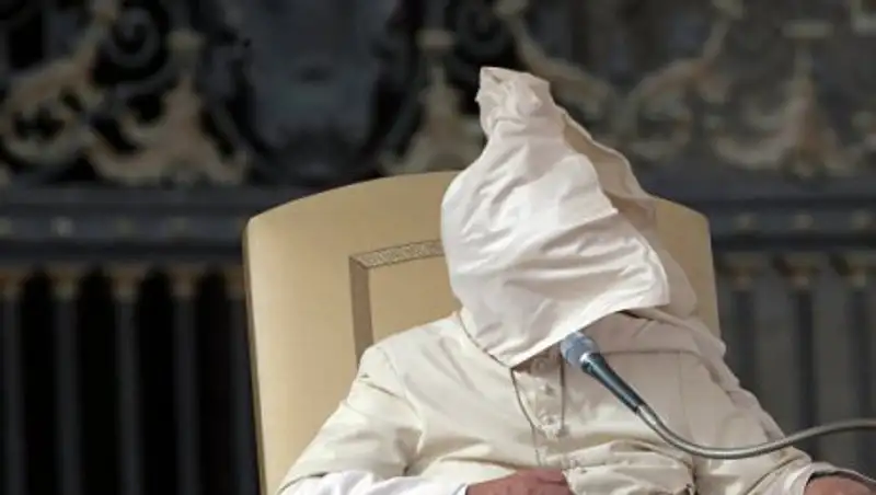 Папа римский признался, что иногда засыпает во время молитв