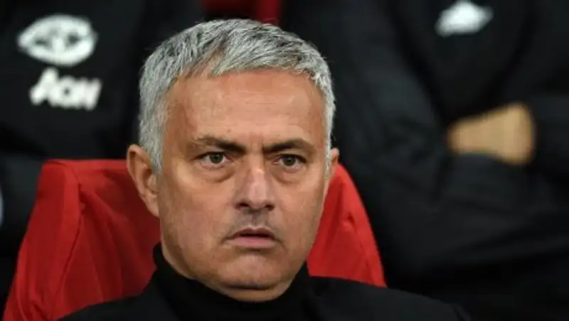 "Манчестер Юнайтед" уволил Моуринью