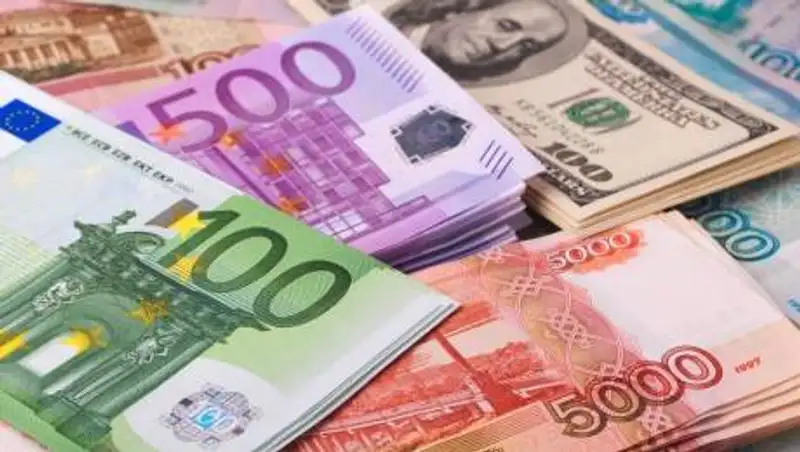 Доллар еще подешевел почти на 2,5 тенге